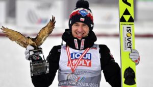Kamila Stocha &ndash; trzykrotnego mistrza olimpijskiego i jednej z największych ikon polskiego sportu. Fakty, trenerzy i sukcesy w tabelach.