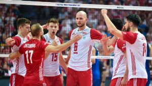 Dowiedz się, dlaczego Polska dominuje w męskiej siatk&oacute;wce. Kluby, szkoły siatkarskie i ceny trening&oacute;w.