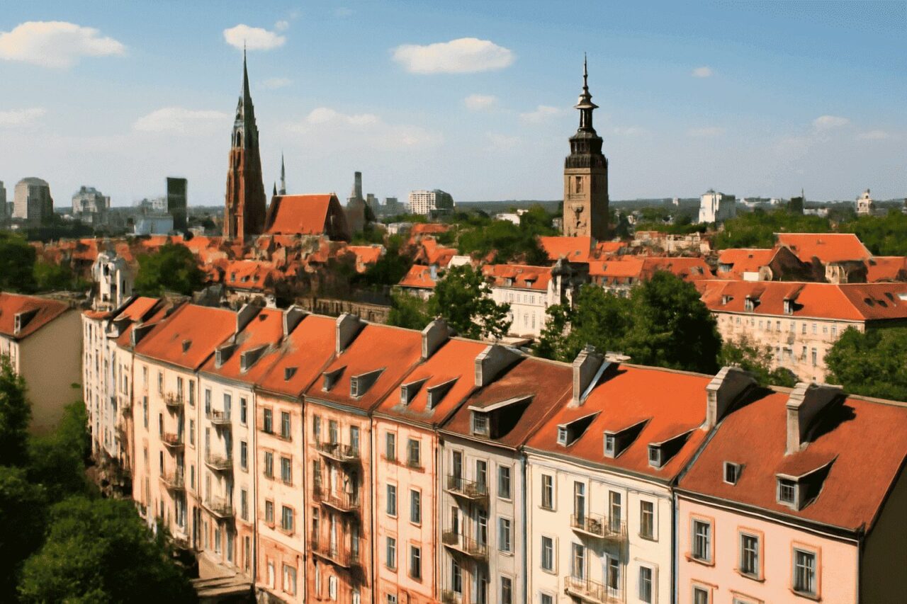 Dowiedz się, gdzie w Polsce można kupić najtańszy metr kwadratowy, a także w które miasta warto inwestować w nieruchomości. Zakup mieszkania w Polsce stał się prostszy.