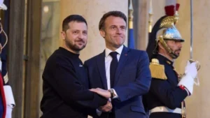 Zełenski rozmawiał z Macronem o wsparciu rakietowym SAMP/T, produkcji dron&oacute;w, szkoleniu pilot&oacute;w i przyszłości Ukrainy w Unii Europejskiej.