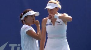 Nadija Kiczenok i Makoto Ninomiya w 51 minut rozgromiły rywalki i awansowały do półfinału gry podwójnej turnieju WTA 250 w Pradze.