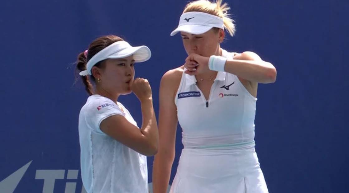 Nadija Kiczenok i Makoto Ninomiya w 51 minut rozgromiły rywalki i awansowały do półfinału gry podwójnej turnieju WTA 250 w Pradze.