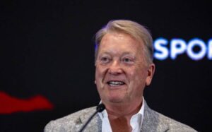 Frank Warren ostro zareagował na krytykę wobec Daniela Dubois po porażce z Usykiem, zarzucając ekspertom brak obiektywizmu i „czysty hejt”.