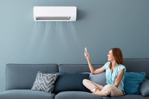 Legionelloza może czyhać w klimatyzatorze. Zobacz objawy, ryzyko i zasady profilaktyki, które mogą uratować twoje zdrowie w upały.