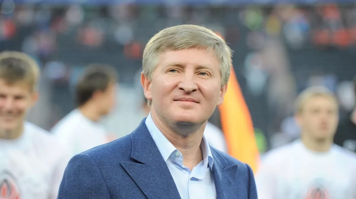 Rinat Achmetow to ukraiński oligarcha, przedsiębiorca i właściciel holdingu System Capital Management (SCM). Urodził się 21 września 1966 roku w Doniecku (wówczas ZSRR)