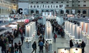 Sprawdź program Targ&oacute;w Książki w Poznaniu 2025, listę premier, spotkania autorskie i praktyczne informacje dla odwiedzających.