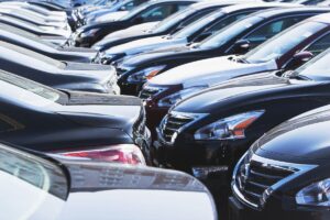Badanie iSeeCars ujawnia, kt&oacute;re auta w USA właściciele trzymają ponad 15 lat. Toyota Highlander Hybrid wyprzedza konkurencję pod względem lojalności kierowc&oacute;w.