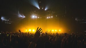 Nowe gwiazdy polskiej sceny 2025: debiutanci, trendy muzyczne, festiwale i premiery jesieni. Sprawdź, kto zabłyśnie tej jesieni w Polsce.