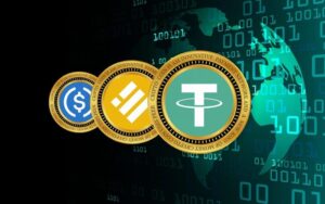 Czy warto inwestować w stablecoiny w Polsce w 2025 roku? Analiza rynku, ryzyka, regulacje MiCA i zastosowania stablecoin&oacute;w w polskich finansach.