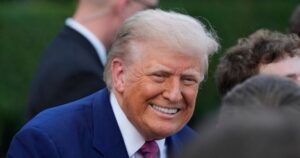 Donald Trump nazwał wojnę Ukrainy z Rosją &bdquo;konfliktem osobowości&rdquo; i wyjaśnił, dlaczego Putin unika spotkania z Zełenskim.