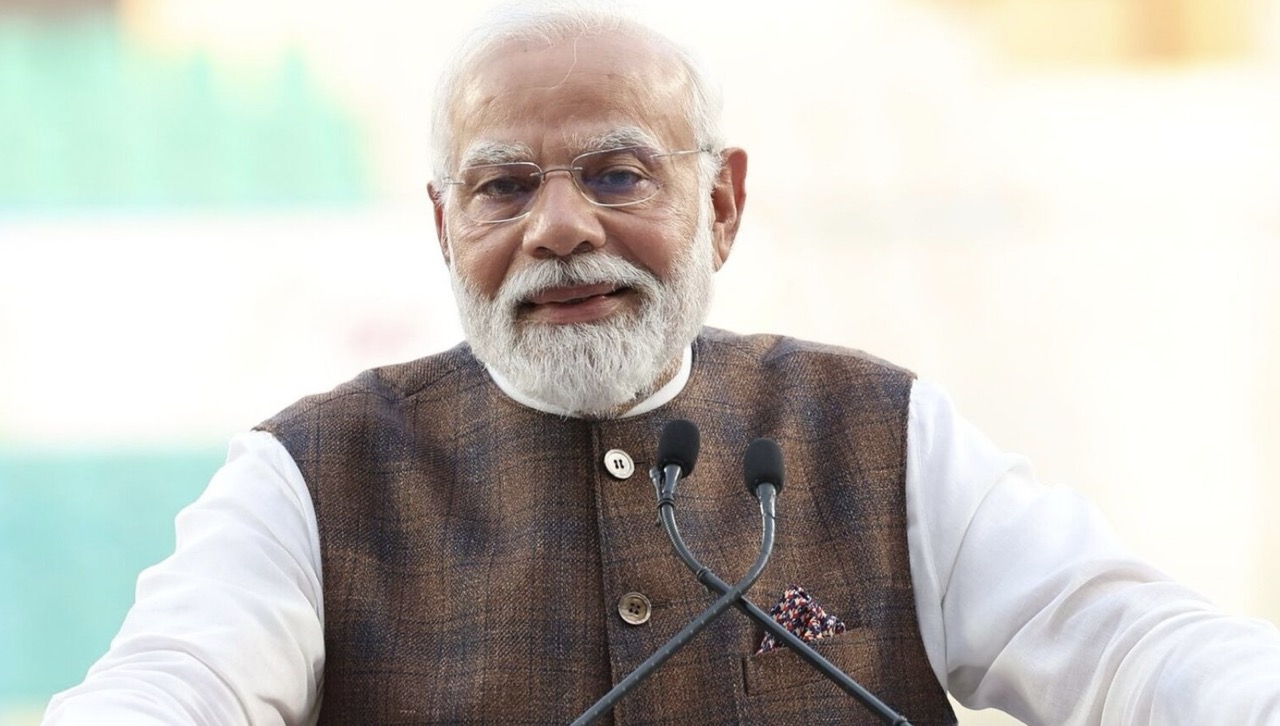 Narendra Modi odwiedzi Chiny po raz pierwszy od 2018 roku. Wizyta zbiega się z napięciami handlowymi między Indiami a USA i nowymi cłami Trumpa.