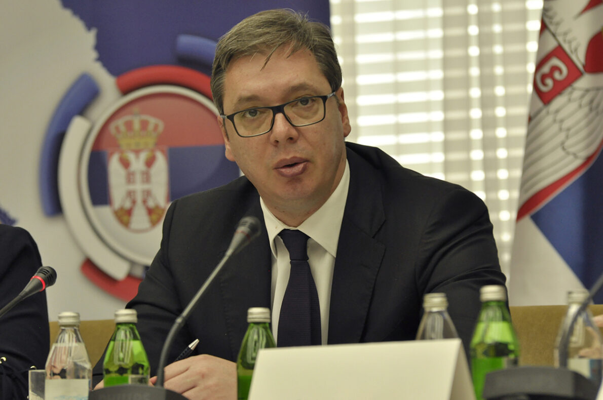 Prezydent Serbii Aleksandar Vučić ogłosił pakiet antykryzysowy: limity cen, tańsze kredyty i wsparcie energetyczne od 1 września 2025.