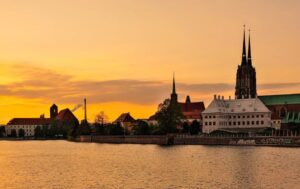 Ostrów Tumski w Poznaniu – kolebka pierwszego Królestwa Polskiego. Historia, atrakcje, ceny biletów i praktyczne informacje dla turystów.