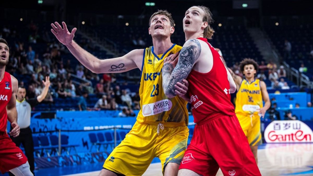 Analiza przyczyn, dlaczego polskie drużyny koszykarskie nie mogą osiągnąć poziomu rywalizacji z najlepszymi ligami, oraz co można zrobić, aby poprawić sytuację.