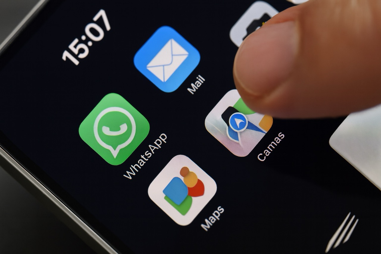Meta AI w WhatsApp nie można usunąć, ale można ją zablokować w czacie. Sprawdź, jak chronić prywatność dzięki funkcji zaawansowanej ochrony.