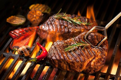 Dlaczego mięso z grilla bywa twarde? 10 błędów, które psują każdy grill