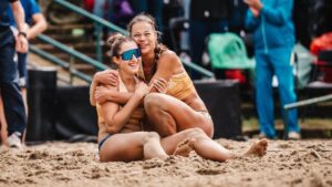 Historyczne zwycięstwo Ukrainy w Düsseldorfie – Marina Hładun i Tetiana Łazarenko zdobyły pierwsze w historii złoto mistrzostw Europy w siatkówce plażowej, pokonując Francuzki w dramatycznym finale.