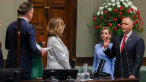 Karol Nawrocki został zaprzysiężony jako prezydent Polski. Zapowiedział debatę o nowej konstytucji i twardą politykę migracyjną.