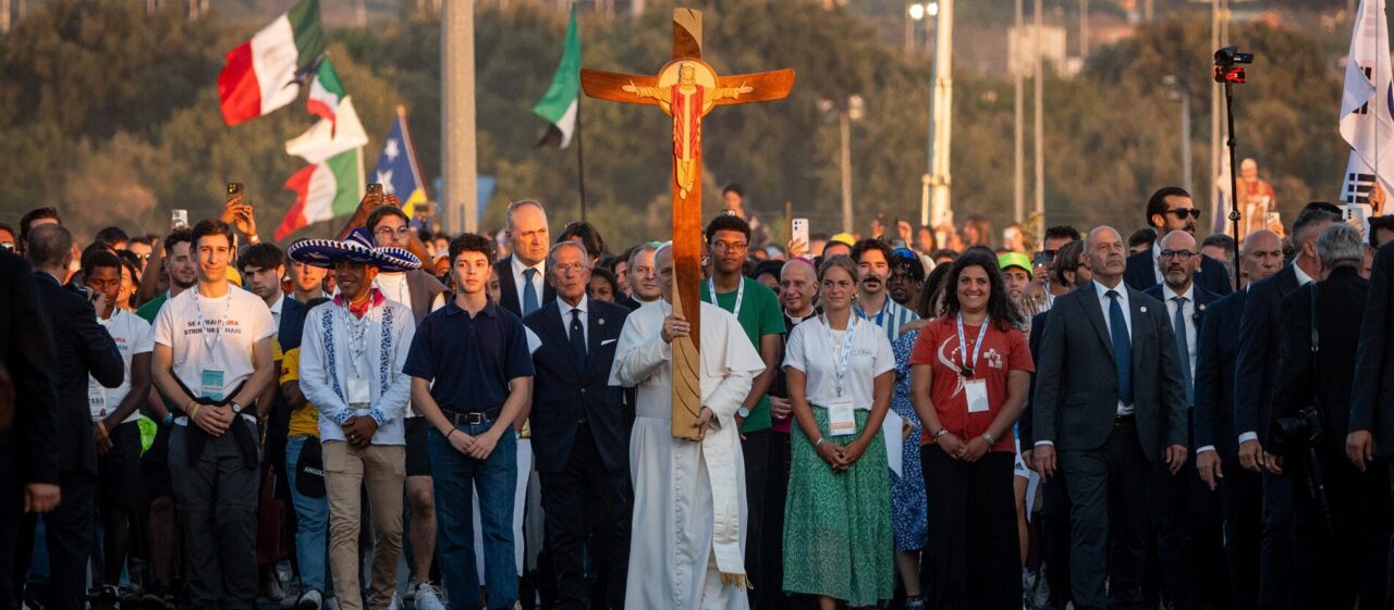 Papież Franciszek podczas czuwania ŚDM 2025 w Lizbonie wezwał młodzież do odwagi, decyzji i wiary. Przemówienie poruszyło setki tysięcy uczestników.