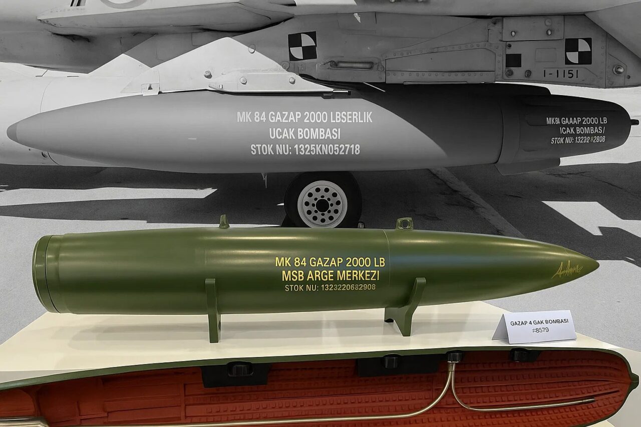 Turcja ujawnia nowe bomby Gazap i NEB-2 Ghost na IDEF-2025. Zdolność do przebijania betonu, efekt termobaryczny i 10 000 odłamków. Technologia i ambicje.
