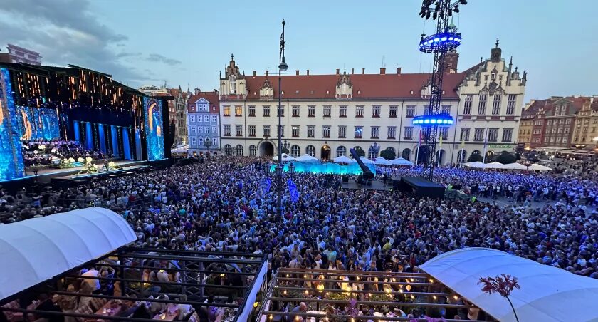 Sprawdź program darmowych koncertów na wrocławskim Rynku we wrześniu 2025. Rock, jazz, klasyka i folk w sercu miasta – poznaj harmonogram i gwiazdy miesiąca.