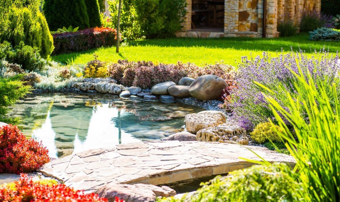 Garden pond in Germany: how to build one yourself. Pond liner or prefabricated form, water filtration, plants, fish, costs, and wintering tips for 2025.