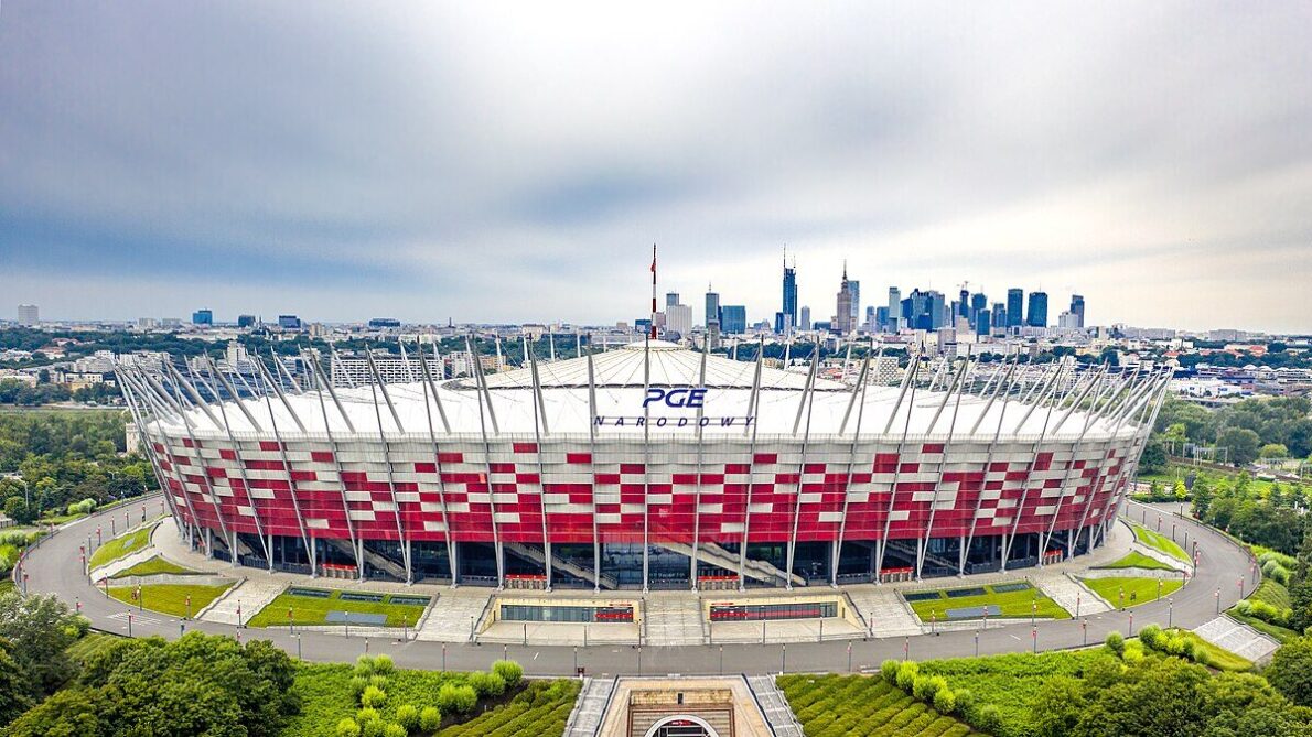 Stadion Narodowy w Warszawie – historia, pojemność, wydarzenia sportowe i koncerty, ceny biletów, dojazd i zwiedzanie. Przewodnik po najważniejszej arenie Polski.