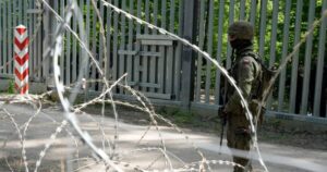 Polska zamyka granicę z Białorusią z powodu manewr&oacute;w &bdquo;Zapad-2025&rdquo;. Tusk i Kierwiński wyjaśniają decyzję, Mińsk odpowiada protestem.