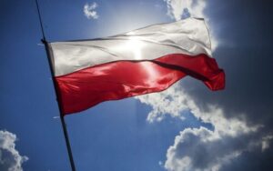 Rosyjskie drony naruszyły polską przestrzeń 11 września 2025. Tusk i Sikorski mówią o celowej agresji. NATO rozważa wzmocnienie obrony powietrznej.
