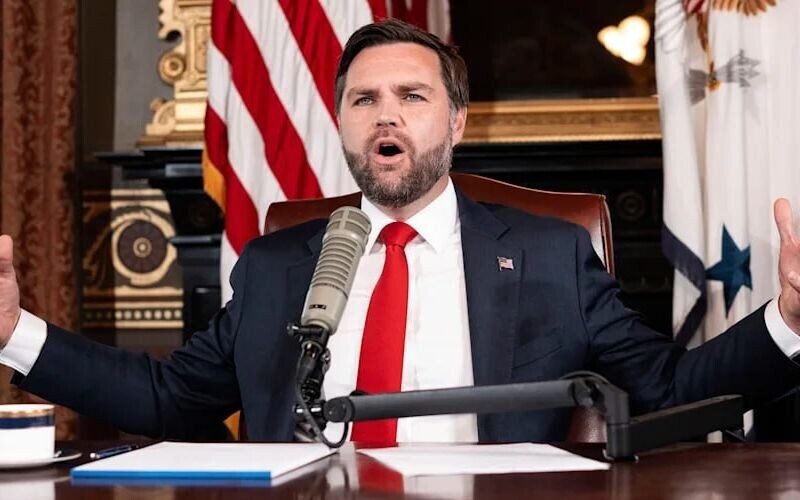J.D. Vance poprowadził Charlie Kirk Show w Białym Domu. Oddał hołd zmarłemu działaczowi, obwinił lewicowy ekstremizm i zapowiedział dochodzenie.