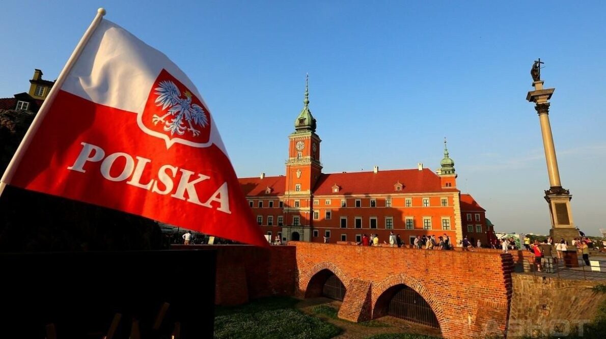 Odkryj 12 zaskakujących faktów o Polsce. Dowiedz się, dlaczego Polska jest potęgą w branży gier wideo, co kryje się w Puszczy Białowieskiej i dlaczego Polacy to naród grzybiarzy.