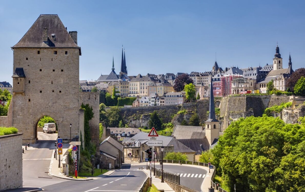 Luksemburg atrakcje 2025: darmowy transport, zamki średniowieczne, katedra Notre-Dame i UNESCO. Odkryj praktyczne informacje, ceny i wydarzenia w tym wyjątkowym kraju.