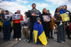 Polska wprowadza ostrzejsze zasady pobytu dla Ukraińców. Kijów przygotowuje system wsparcia dla uchodźców wracających do kraju.