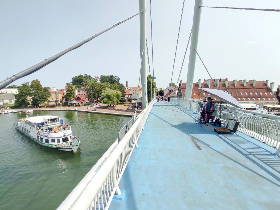 Bon turystyczny Warmia i Mazury 2025 – sprawdź zasady, terminy i wartości dopłat. Nawet 500 zł na noclegi albo 10% rabatu. Porównanie z Podlasiem.