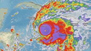 Huragan Melissa, najsilniejszy w historii Jamajki, uderza w wyspę z wiatrem 280 km/h. Setki tysięcy os&oacute;b bez prądu, władze ogłosiły stan klęski żywiołowej.