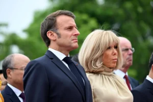 Brigitte Macron stała się ofiarą głośnego procesu o cyberprzemoc. Za kontem &bdquo;Zo&eacute; Sagan&rdquo; stoi francuski publicysta Aur&eacute;lien Poirson-Atlan, oskarżony o kampanię nienawiści.