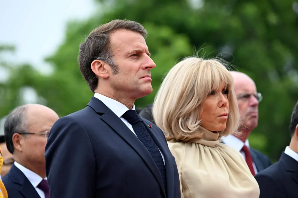 Brigitte Macron stała się ofiarą głośnego procesu o cyberprzemoc. Za kontem „Zoé Sagan” stoi francuski publicysta Aurélien Poirson-Atlan, oskarżony o kampanię nienawiści.