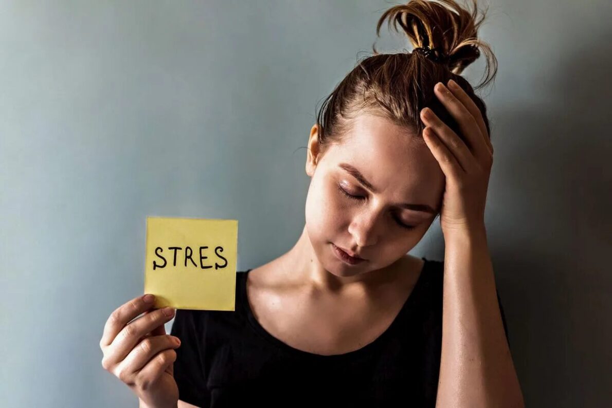 Mentalne zdrowie jest kluczowe. Odkryj metody walki ze stresem i lękiem (CBT, Mindfulness). Zobacz, jak dieta i higiena cyfrowa wspierają Twoją psychikę!