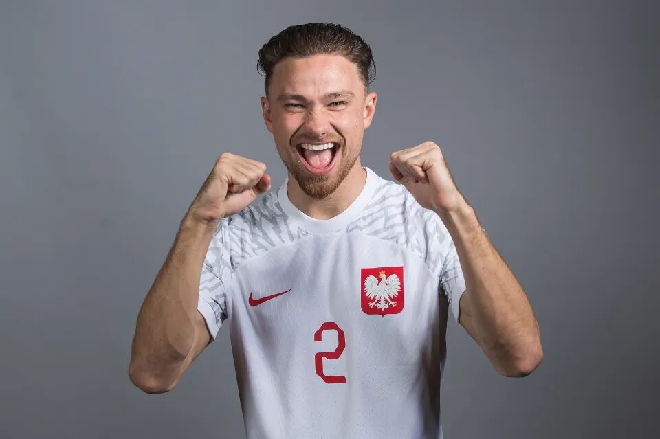 Matty Cash to filar polskiej obrony. Sprawdź statystyki, wartość rynkową (28 mln euro) i jak jego rola w Aston Villi wpływa na kadrę 2025.
