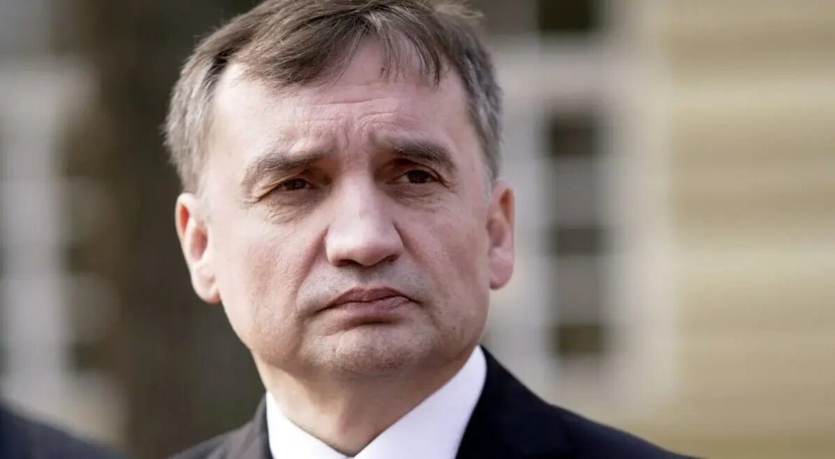 Prokuratura Generalna złożyła wniosek do Sejmu o uchylenie immunitetu Zbigniewowi Ziobrze. Jest podejrzany o założenie i kierowanie grupą, która przywłaszczyła ponad 150 mln zł.