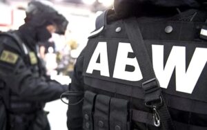 Były urzędnik warszawskiego ratusza oskarżony o szpiegostwo dla Rosji. Prokuratura: kopiował dokumenty dla agentów wywiadu.