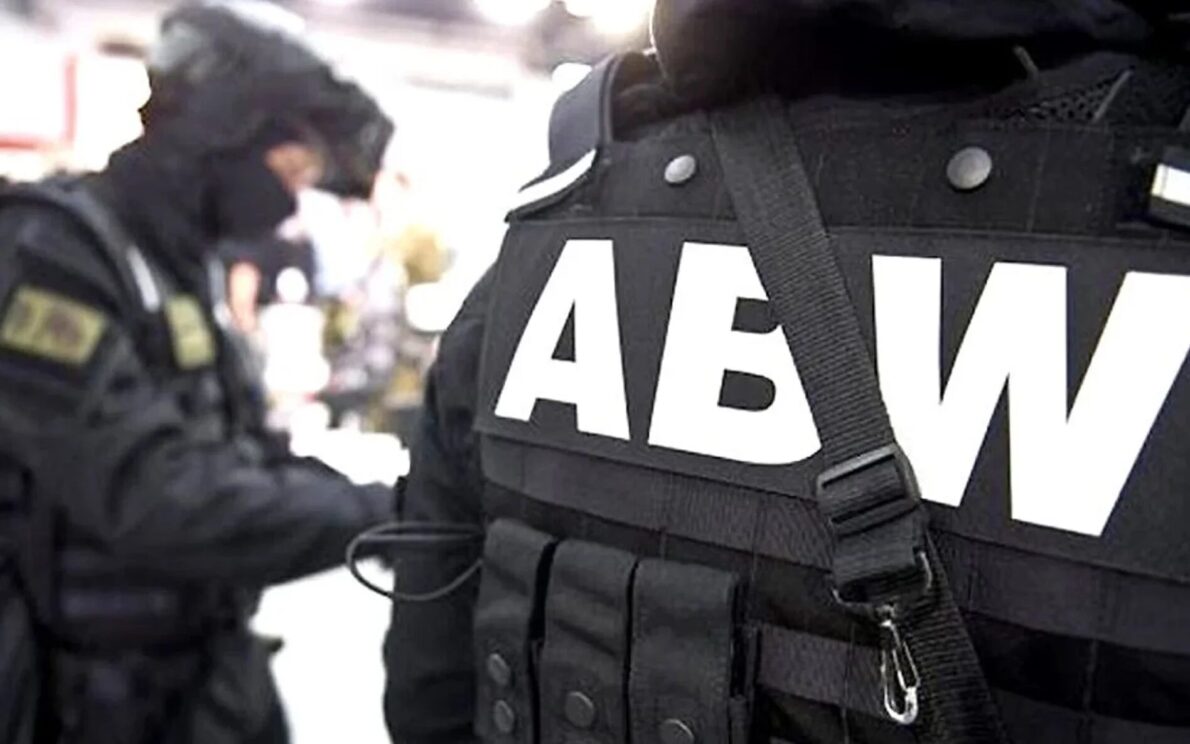 Były urzędnik warszawskiego ratusza oskarżony o szpiegostwo dla Rosji. Prokuratura: kopiował dokumenty dla agentów wywiadu.