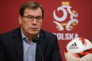 Nowy trener Polski Jan Urban zapowiada rewolucję w kadrze: styl 4-2-3-1, większa rola młodzieży i zmiany w taktyce. Sprawdź, co planuje selekcjoner.