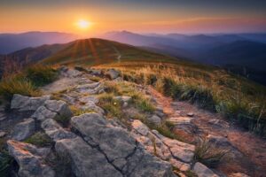 Bieszczady jesienią &ndash; odkryj szlaki, jezioro Solińskie, cerkwie UNESCO i atrakcje dla turyst&oacute;w. Sprawdź trasy, noclegi i praktyczne porady.