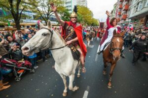 11 Listopada to Dzień Św. Marcina. Sprawdź, dlaczego to dzień wolny, poznaj historię rogali świętomarcińskich, gdzie jeść gęsinę i jak obchodzić Święto Niepodległości w Poznaniu.