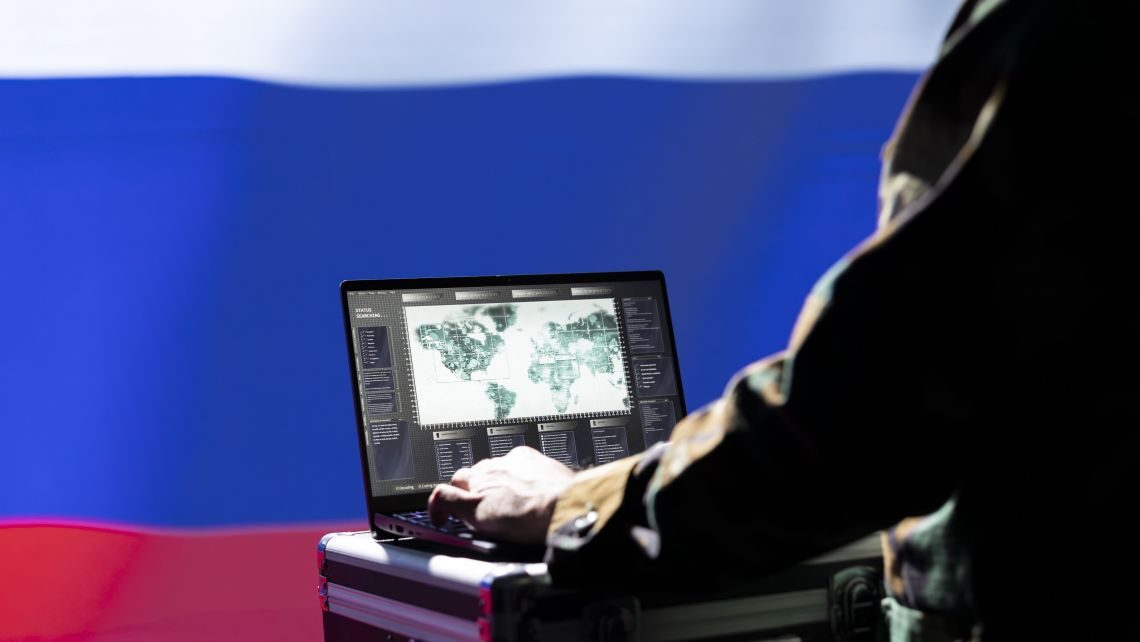 Polska stała się celem największego w historii ataku dezinformacyjnego po wtargnięciu rosyjskich dronów. Eksperci mówią o wojnie hybrydowej Moskwy.