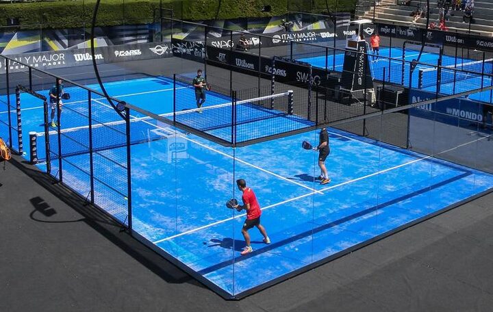 Padel indoor w Polsce 2025: najlepsze hale, kluby i ceny. Sprawdź, gdzie grać przez cały rok w komfortowych warunkach pod dachem.