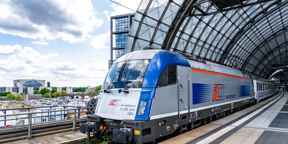 PKP Intercity wprowadza rekordowy rozkład jazdy na lata 2025/2026. Aż 555 połączeń, nowe trasy, więcej pociągów Pendolino i rozszerzona oferta międzynarodowa.