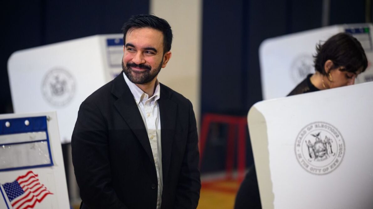 Zohran Mamdani (demokratyczny socjalista) wygrywa wybory na burmistrza Nowego Jorku. Jest pierwszym muzułmańskim burmistrzem. Pokonał Andrew Cuomo.
