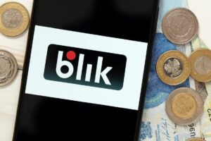 BLIK w Europie: Polski system płatności mobilnych testuje przelewy na telefon w euro (P2P). W Q1 2025 BLIK osiągnął 100 mld zł transakcji. Rusza pilotaż z MB WAY, Bizum, Vipps.